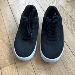 Atoms Women’s Black & White Model 000 Lace-up Shoe - size 7